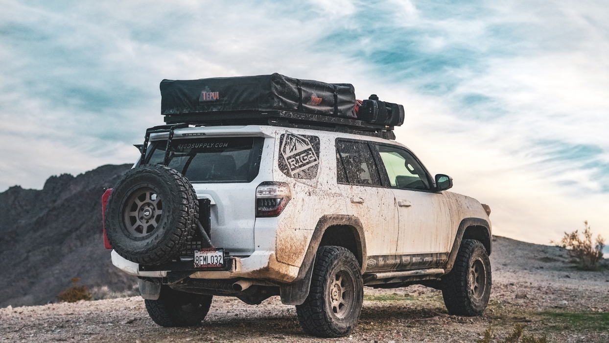 RIG'd UltraSwing® Short-Fit Spare Tire Hitch Mount