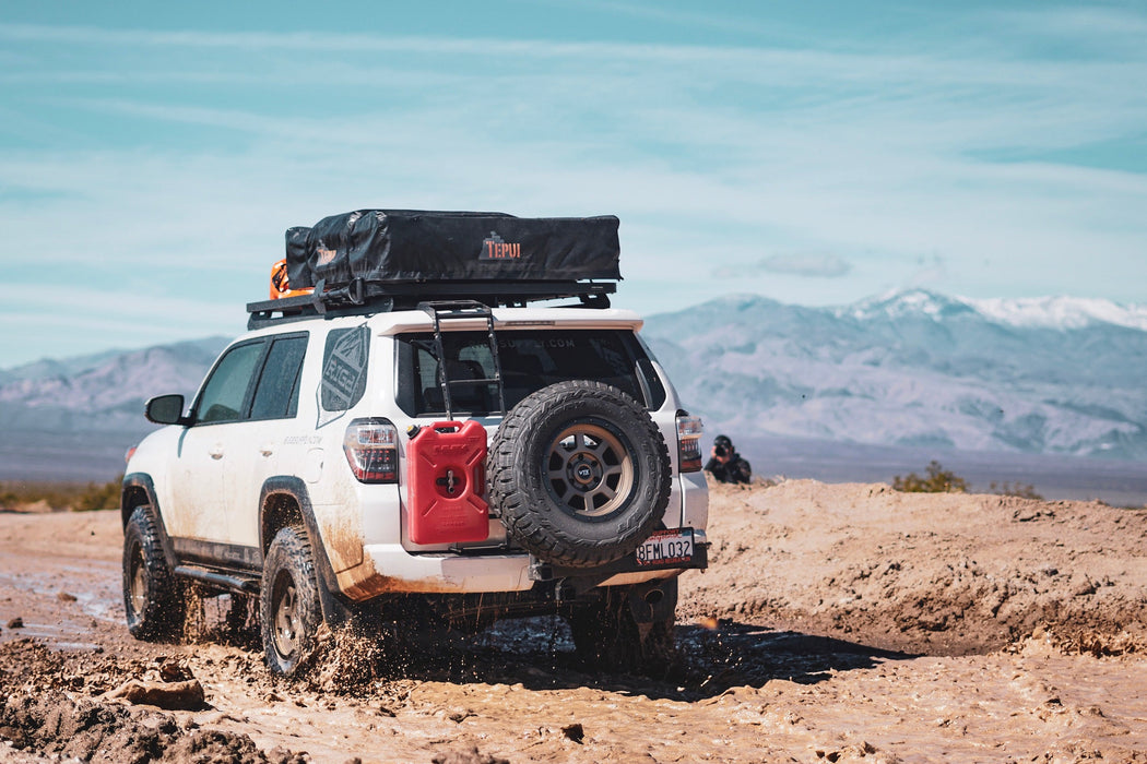RIG'd UltraSwing® Short-Fit Spare Tire Hitch Mount